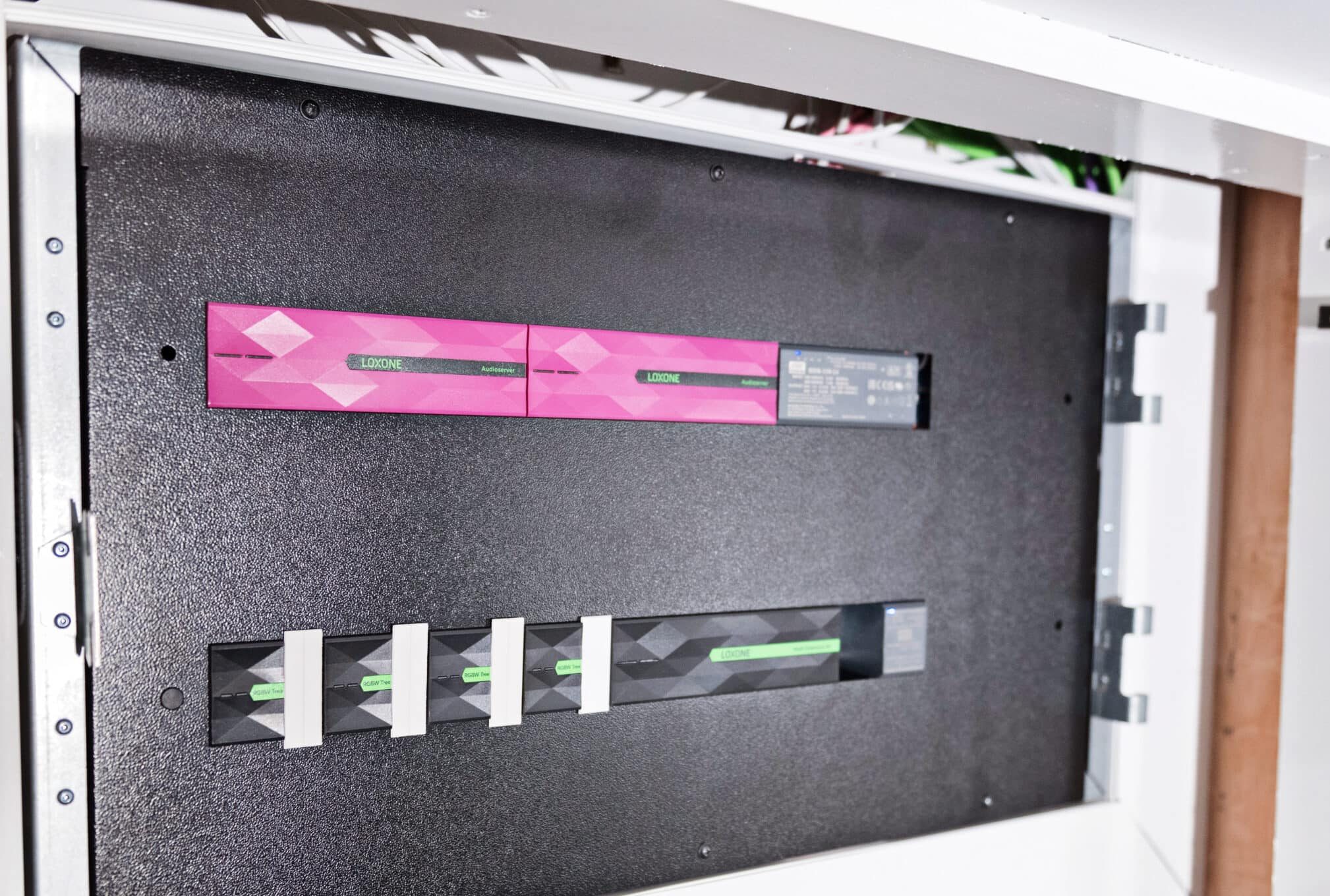 Electrical distribution cabinet with smart home control modules