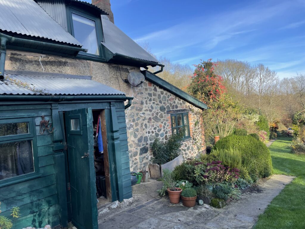 Stone cottage with a garden in the Cotswolds